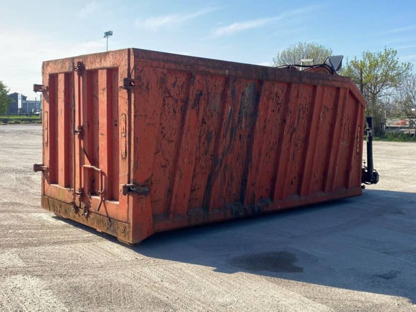 CONTAINER SCARRABILE USATO A CIELO APERTO PER INGOMBRANTI CON GRU E POLIPO — foto 6 di 9