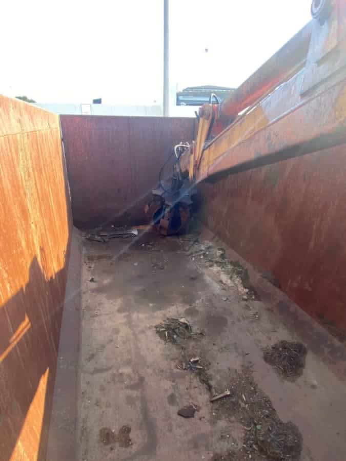 CONTAINER SCARRABILE USATO A CIELO APERTO PER INGOMBRANTI CON GRU E POLIPO — foto 8 di 9