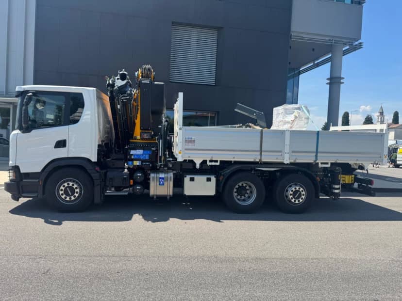 NUOVO SCANIA G 460 CON NUOVO ALLESTIMENTO GRU E CASSONE RIBALTABILE EURO 6 — foto 11 di 13