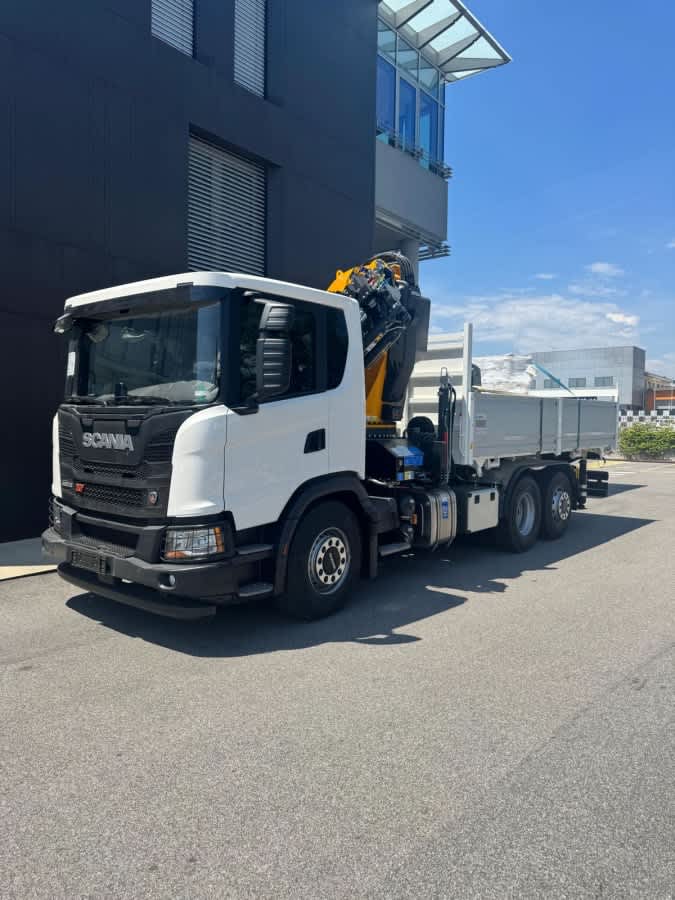 NUOVO SCANIA G 460 CON NUOVO ALLESTIMENTO GRU E CASSONE RIBALTABILE EURO 6 — foto 10 di 13