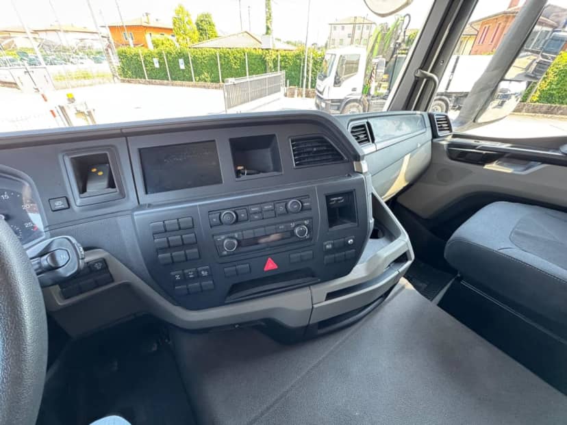 MAN TGS 41.480 8X4 CON CASSONE RIBALTABILE TRE LATI EURO 6 — foto 11 di 15