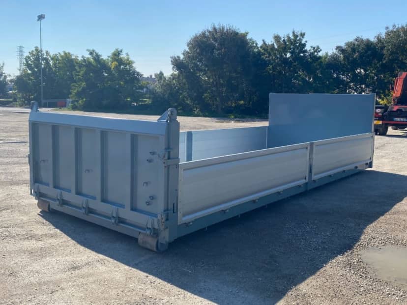 CONTAINER A PIANALE CON PIANTONI RIMOVIBILI IN FERRO E SPONDE IN TR5 APERTURA PO — foto 8 di 10