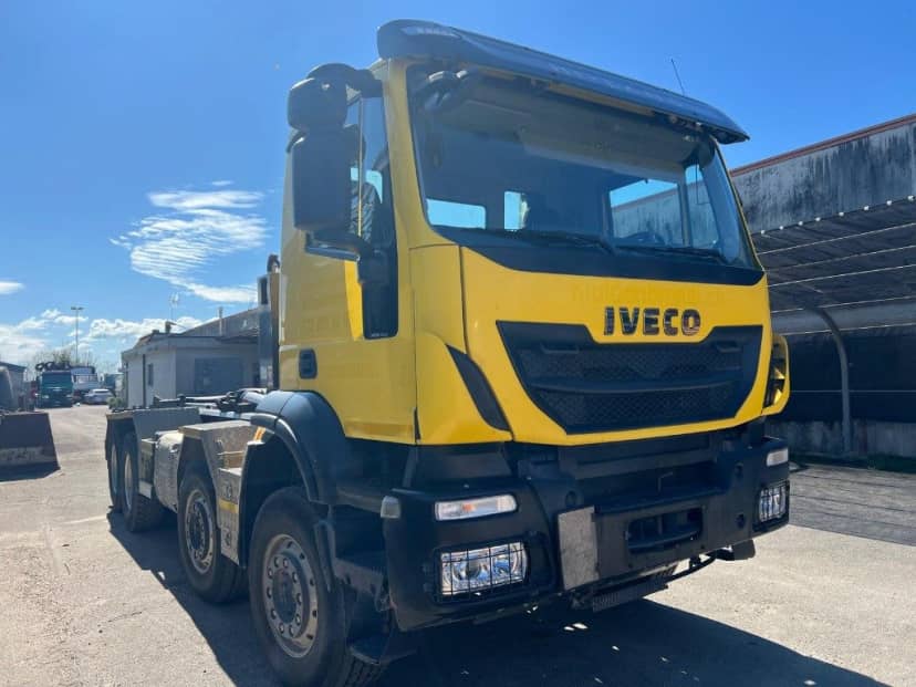 IVECO TRAKKER 340T45 SCARRABILE BALESTRATO 8X4 — foto 2 di 10