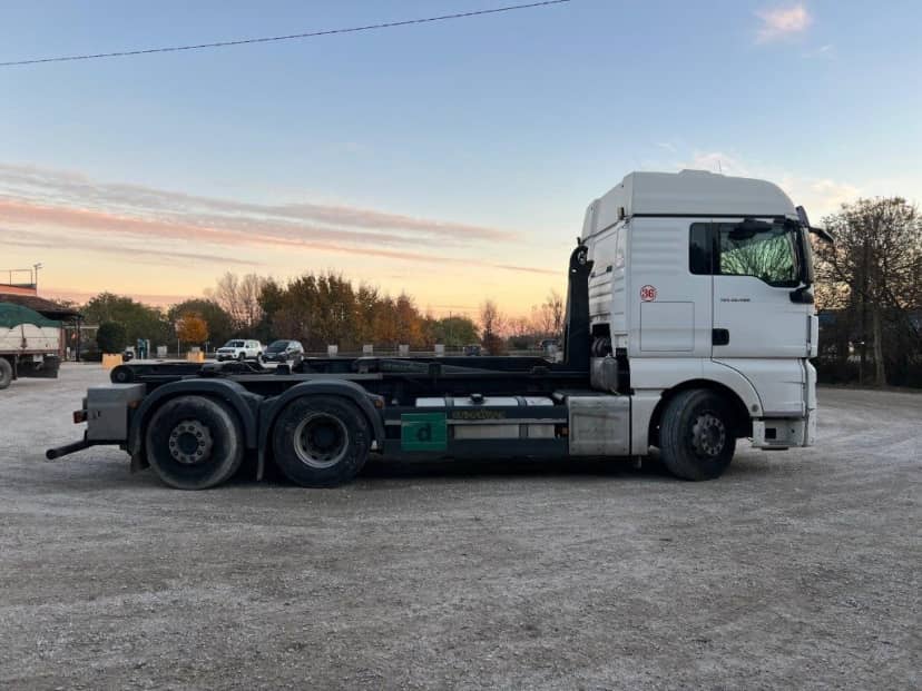 MAN TGX 26.480 USATO SCARRABILE PNEUMATICO POSTERIORE 6X2 — foto 5 di 8