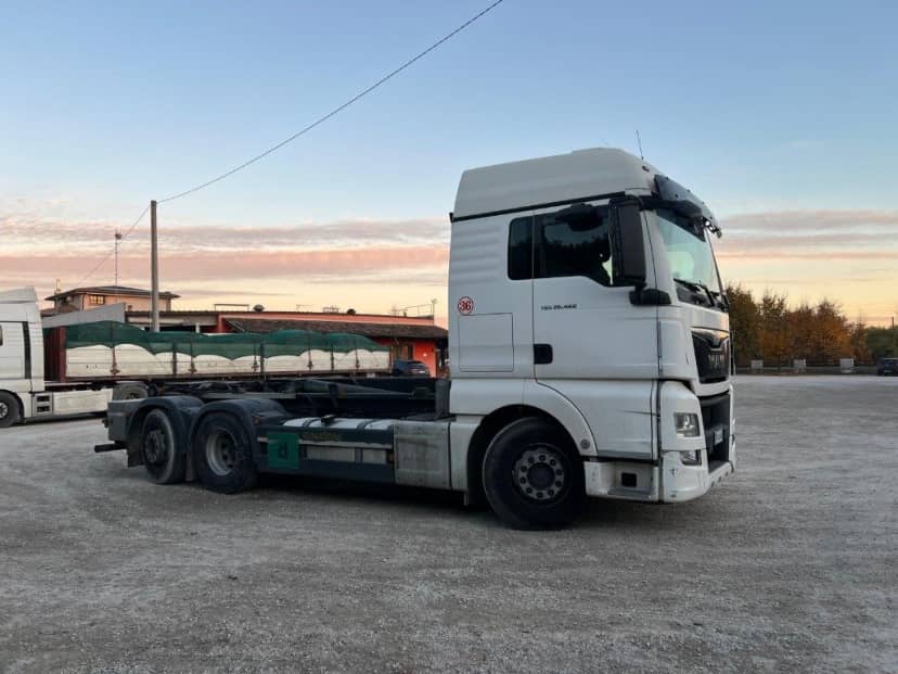 MAN TGX 26.480 USATO SCARRABILE PNEUMATICO POSTERIORE 6X2 — foto 6 di 8