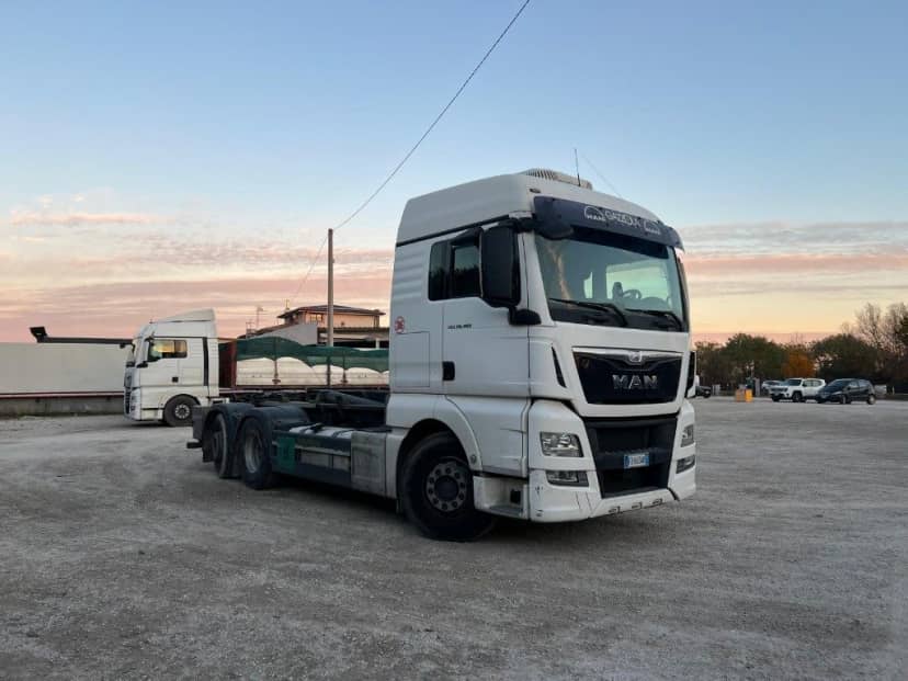 MAN TGX 26.480 USATO SCARRABILE PNEUMATICO POSTERIORE 6X2 — foto 7 di 8