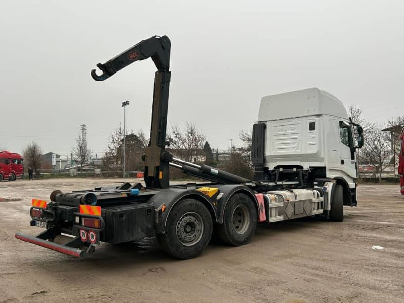 IVECO STRALIS 500 USATO SCARRABILE PNEUMATICO POSTERIORE 6X2 — foto 7 di 10