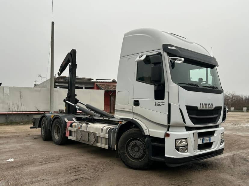 IVECO STRALIS 500 USATO SCARRABILE PNEUMATICO POSTERIORE 6X2 — foto 8 di 10
