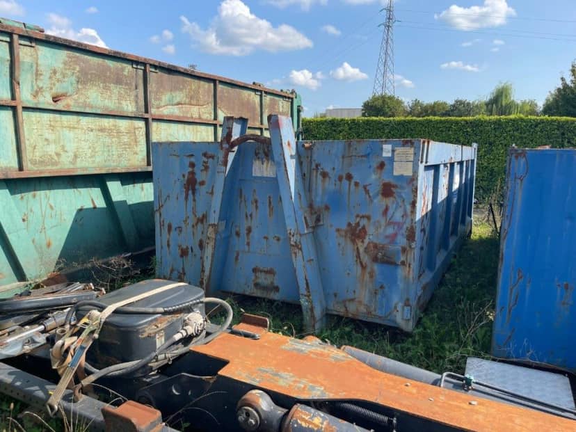 CONTAINER SCARRABILE USATO A CIELO APERTO PER INGOMBRANTI DA SISTEMARE