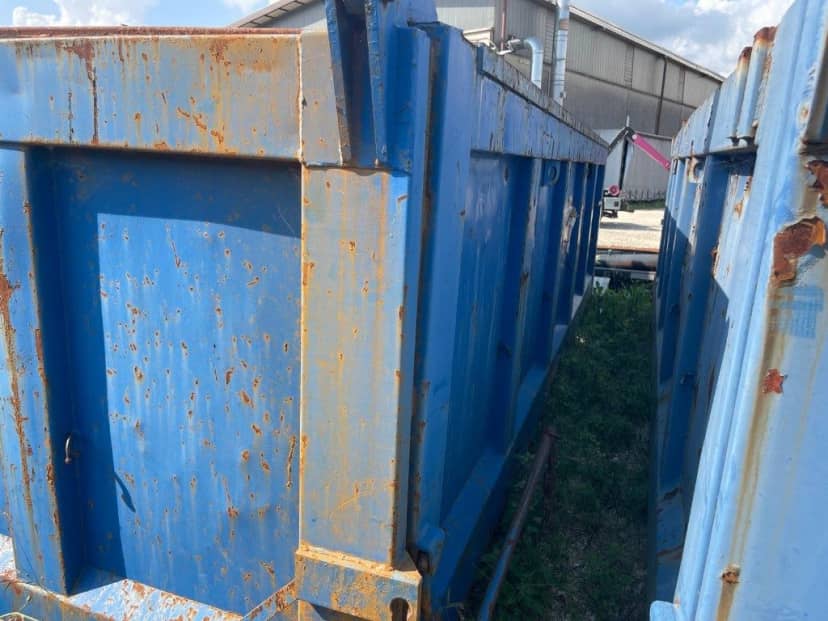 CONTAINER SCARRABILE USATO A CIELO APERTO PER INGOMBRANTI DA SISTEMARE — foto 3 di 9
