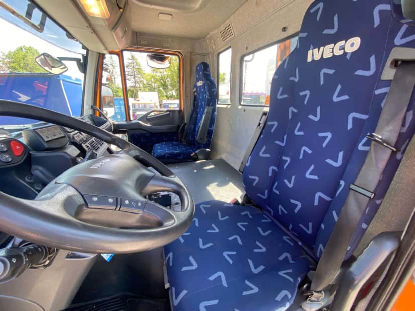 Motrice Iveco Trakker 3 assi con Gru Palfinger — foto 9 di 10