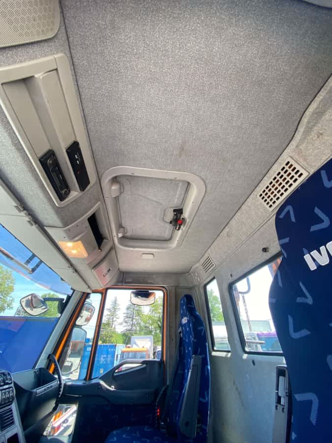 Motrice Iveco Trakker 3 assi con Gru Palfinger — foto 10 di 10
