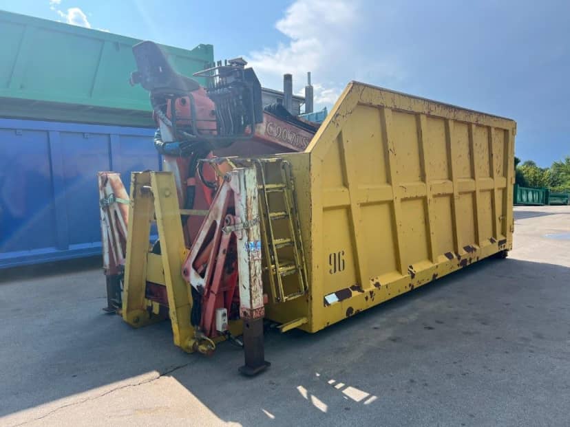 CONTAINER SCARRABILE USATO A CIELO APERTO CON GRU E POLIPO A 6 PALE — foto 1 di 9