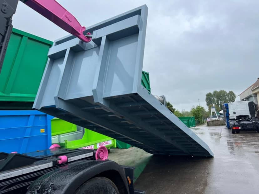 CONTAINER A PIANALE SENZA SPONDE CON CODA A ZERO PER CARICO MEZZI — foto 6 di 10