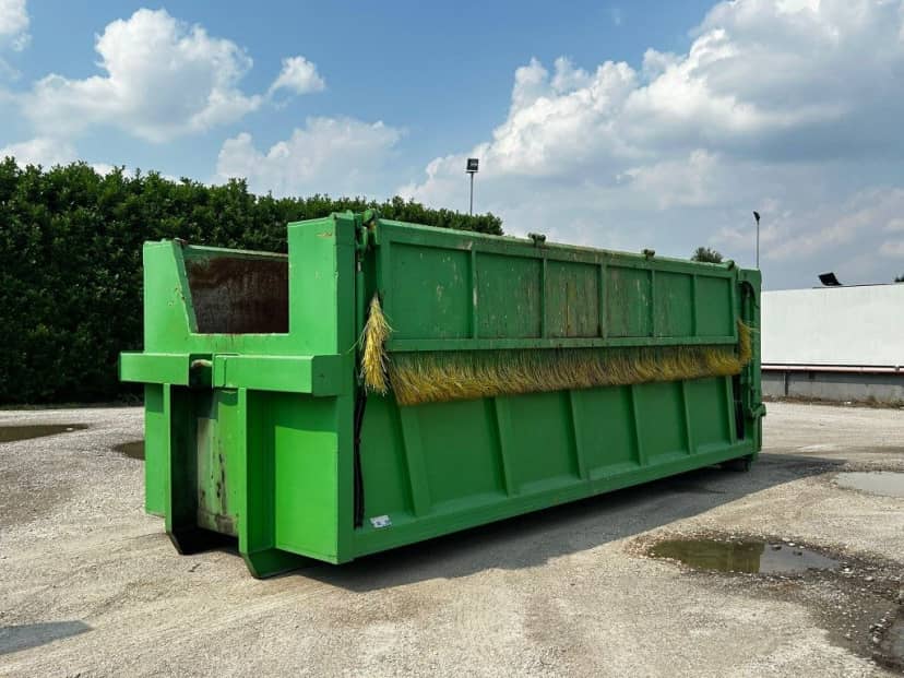 CONTAINER SCARRABILE USATO PER INGOMBRANTI CON COPERCHIO AD APERTURA A FARFALLA