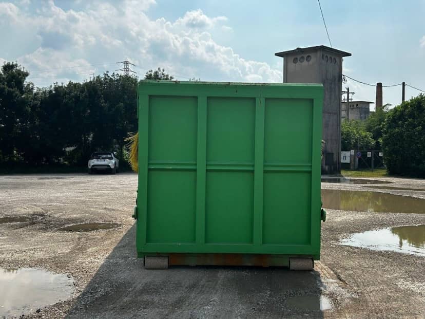 CONTAINER SCARRABILE USATO PER INGOMBRANTI CON COPERCHIO AD APERTURA A FARFALLA — foto 4 di 9