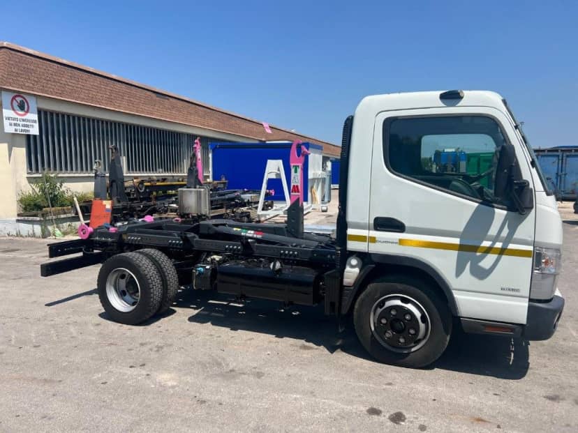 MITSUBISHI FUSO 7C15 SCARRABILE NUOVO BALESTRATO ANTERIORE E POSTERIORE — foto 6 di 7