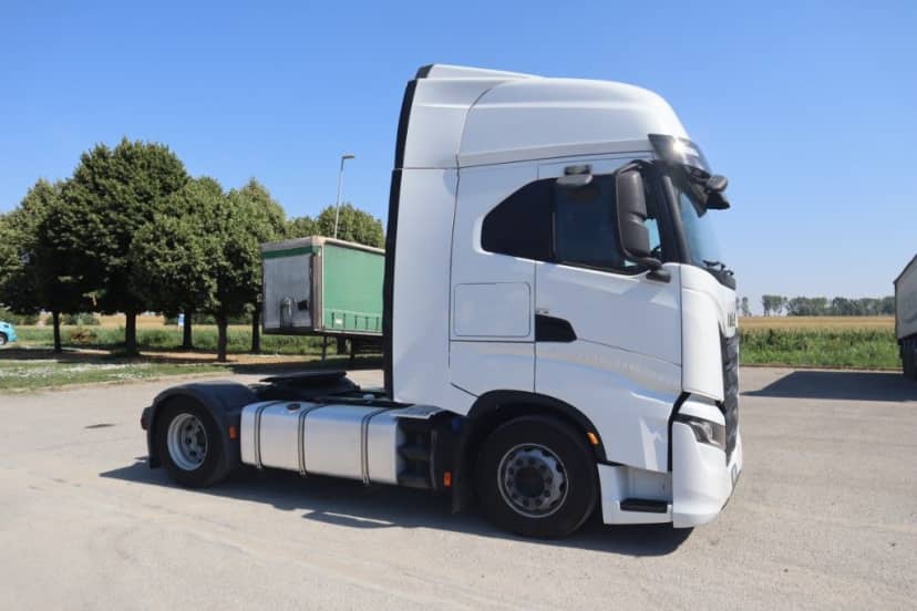 TRATTORE STRADALE EURO 6 — foto 5 di 20