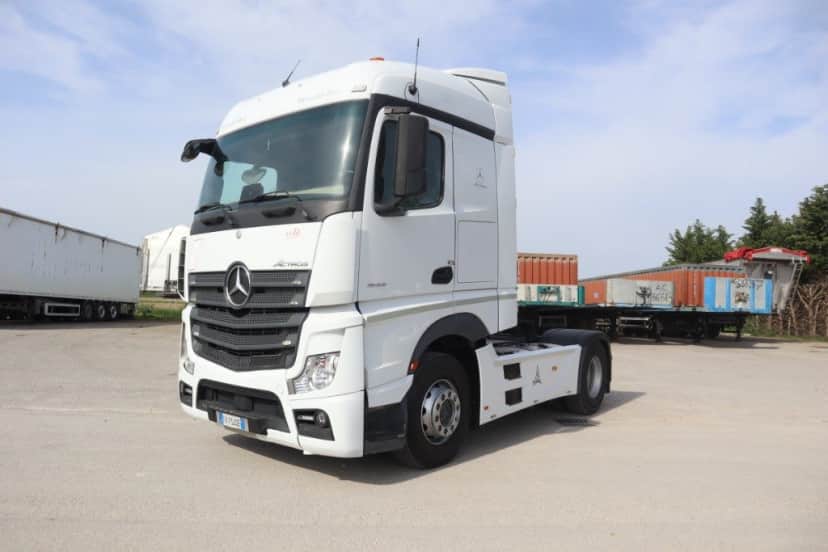 TRATTORE STRADALE CON IMPIANTO IDRAULICO EURO 6