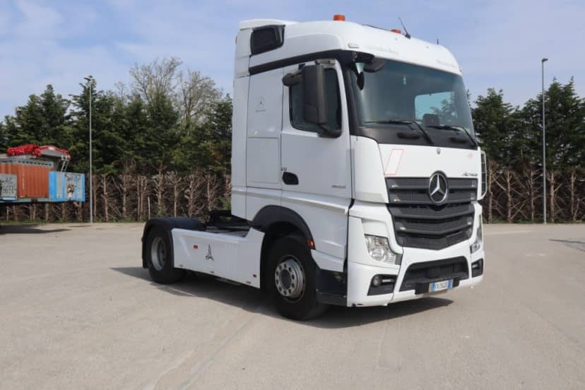 TRATTORE STRADALE CON IMPIANTO IDRAULICO EURO 6 — foto 4 di 14