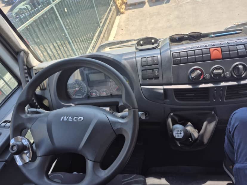 IVECO EUROCARGO ML120E25P CUBE – 12 TON – CENTINATO – SPONDA MONTACARICHI – GRU PALFINGER — foto 13 di 16