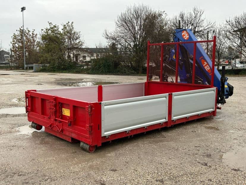 CONTAINER SCARRABILE NUOVO A PIANALE CON SPONDE IN TR5 CON GRU PM · 5,3 m · Rif. 24-N-04 — foto 5 di 9