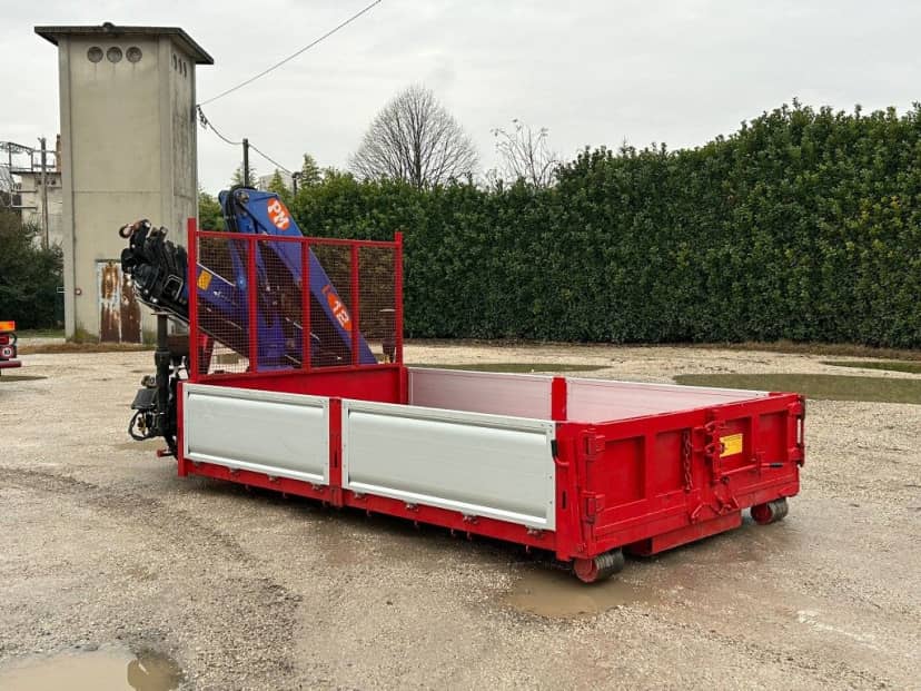 CONTAINER SCARRABILE NUOVO A PIANALE CON SPONDE IN TR5 CON GRU PM · 5,3 m · Rif. 24-N-04 — foto 6 di 9