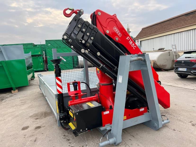 CONTAINER SCARRABILE NUOVO A PIANALE CON SPONDE IN TR5 CON GRU FASSI · 6,2 m · Rif. 26-N-04 — foto 3 di 10