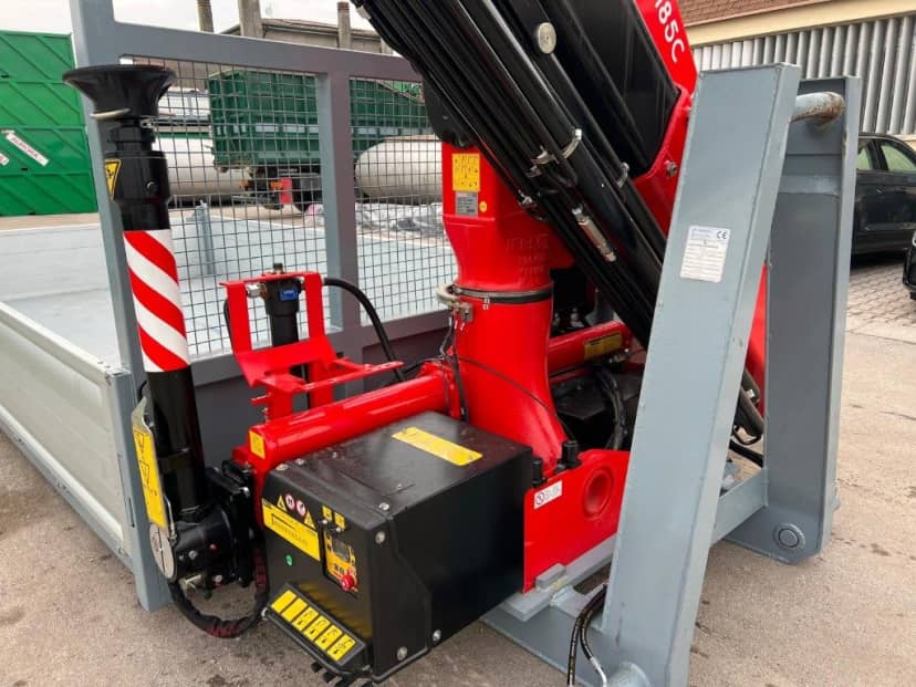CONTAINER SCARRABILE NUOVO A PIANALE CON SPONDE IN TR5 CON GRU FASSI · 6,2 m · Rif. 26-N-04 — foto 6 di 10