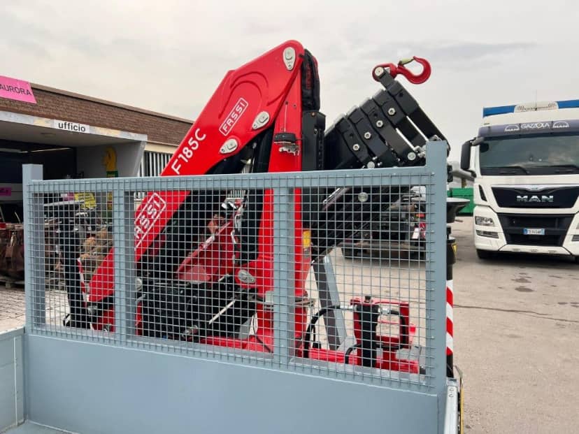 CONTAINER SCARRABILE NUOVO A PIANALE CON SPONDE IN TR5 CON GRU FASSI · 6,2 m · Rif. 26-N-04 — foto 7 di 10