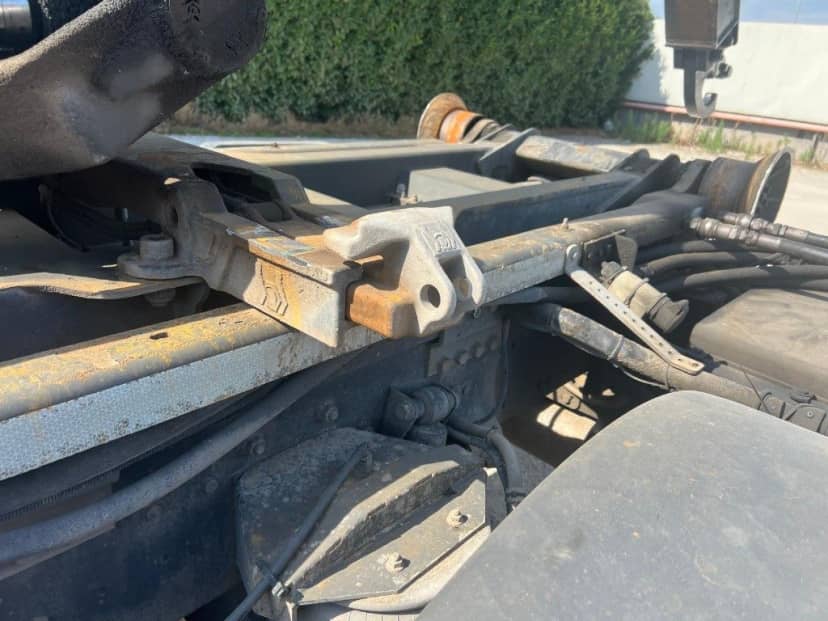 DAF XF510 SCARRABILE USATO PNEUMATICO POSTERIORE 6X4 — foto 11 di 12