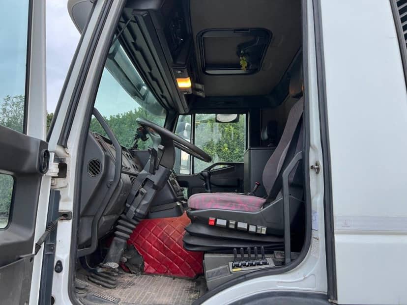 IVECO 260E43 EUROTECH SCARRABILE 8X2 CON GRU A Z RIPIEGHEVOLE — foto 13 di 13