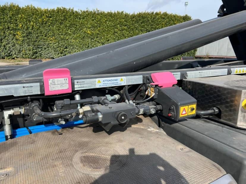 IVECO TRAKKER 360 CON SCARRABILE NUOVO 6X4 — foto 12 di 16