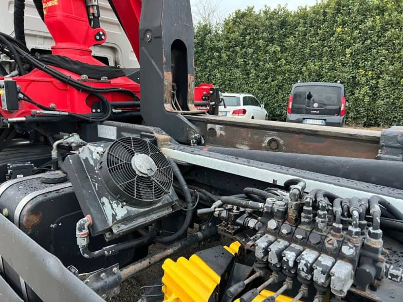 MAN TGX 26.480 SCARRABILE CON GRU A Z DIETRO CABINA — foto 11 di 14