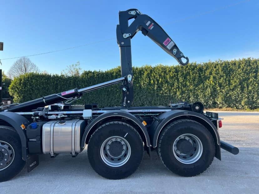 IVECO TRAKKER T-WAY AD500 NUOVO SCARRABILE BALESTRATO 8X4 — foto 11 di 13