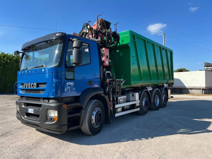 IVECO STRALIS 260.450 SCARRABILE CON GRU A Z DIETRO CABINA