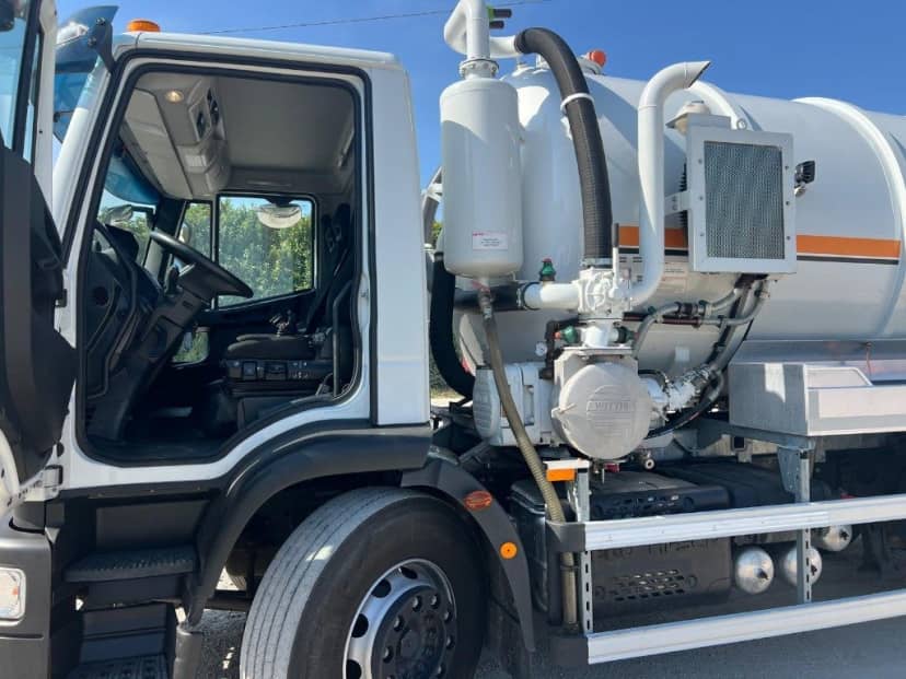 IVECO EUROCARGO 180E28 CON CISTERNA SPURGO — foto 2 di 9
