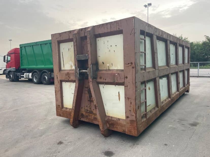 CONTAINER SCARRABILE USATO A CIELO APERTO PER INGOMBRANTI · 6,7 m · 34 m³ · Rif. 26-U-106
