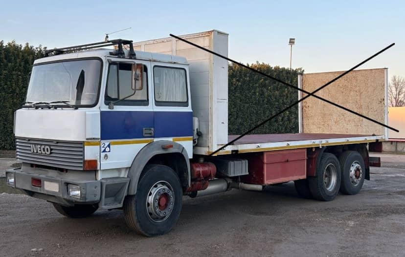 IVECO 175/24 A TELAIO BALESTRATO ANTERIORE E POSTERIORE 6X2 — foto 1 di 6