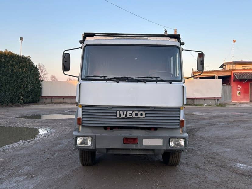IVECO 175/24 A TELAIO BALESTRATO ANTERIORE E POSTERIORE 6X2 — foto 2 di 6