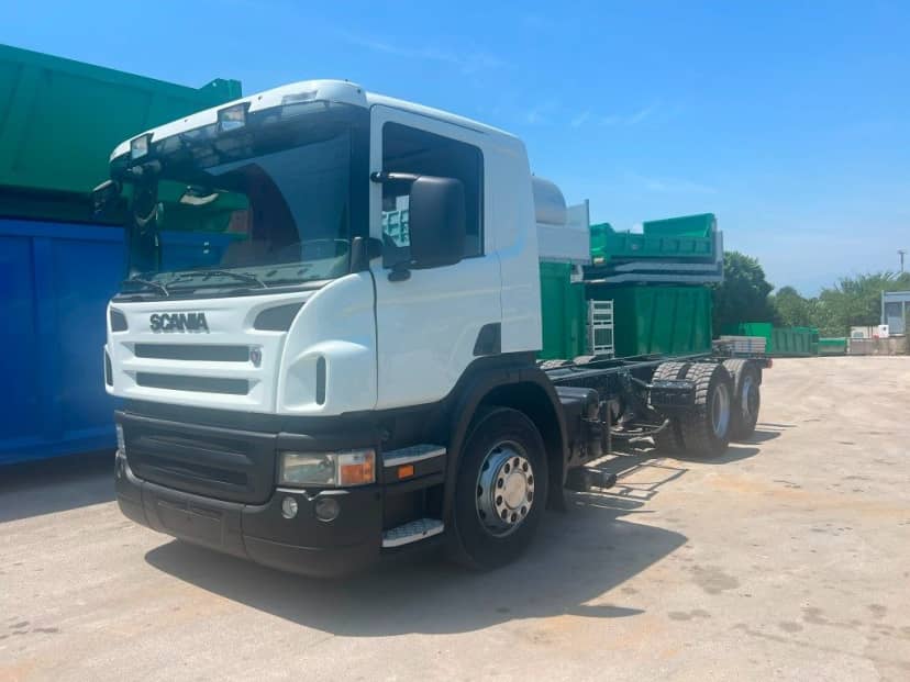 SCANIA P380 A TELAIO BALESTRATO ANTERIORE E PNEUMATICO POSTERIORE 6X2