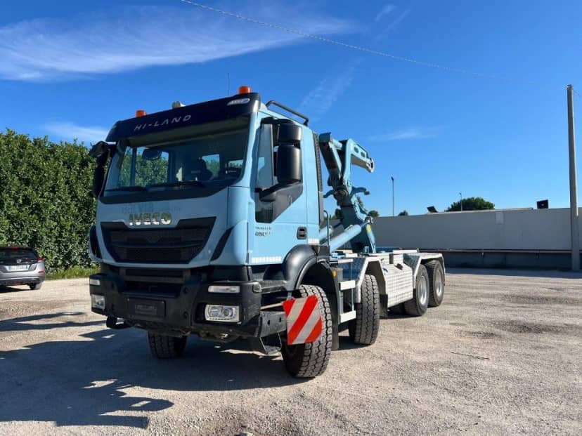 IVECO TRAKKER 450 SCARRABILE BALESTRATO ANTERIORE E PNEUMATICO POSTERIORE 8X4 — foto 2 di 10