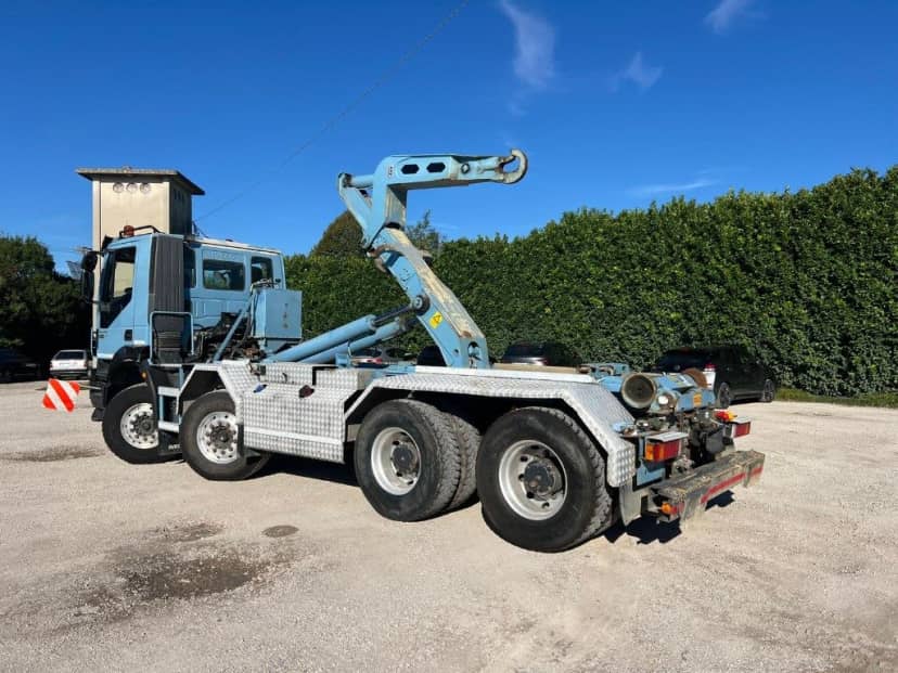 IVECO TRAKKER 450 SCARRABILE BALESTRATO ANTERIORE E PNEUMATICO POSTERIORE 8X4 — foto 4 di 10