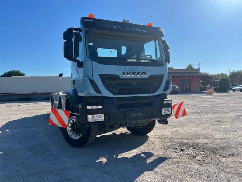 IVECO TRAKKER 450 SCARRABILE BALESTRATO ANTERIORE E PNEUMATICO POSTERIORE 8X4 — foto 8 di 10