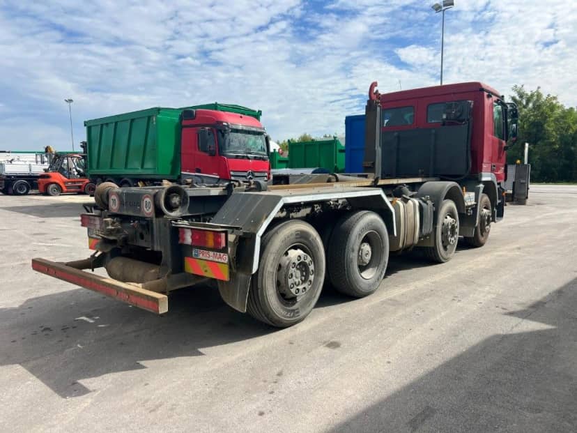 MERCEDES ACTROS 32.44 USATO SCARRABILE PNEUMATICO POSTERIORE 8X2 2+2 — foto 2 di 6