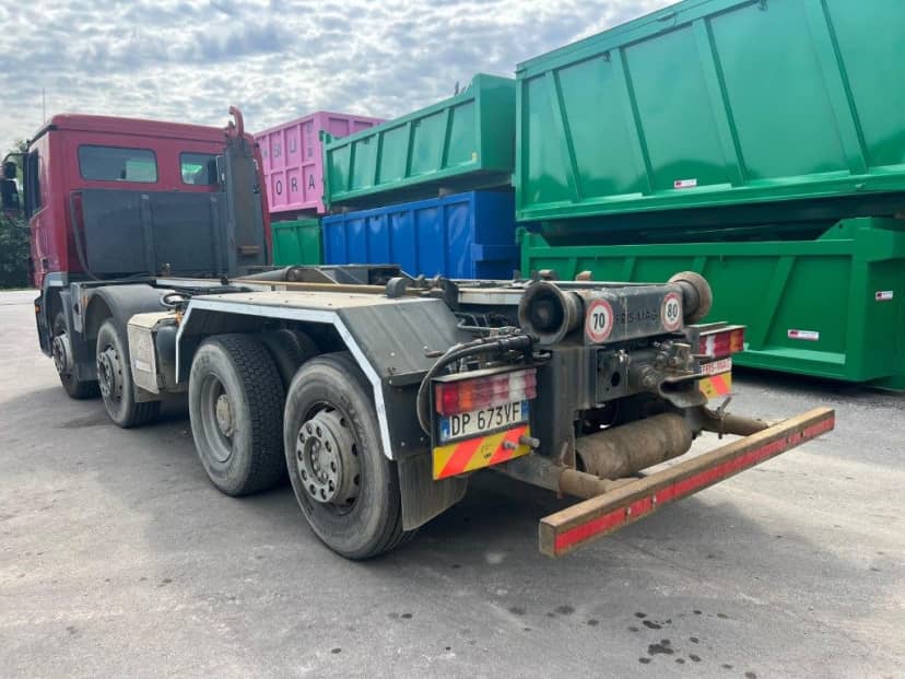 MERCEDES ACTROS 32.44 USATO SCARRABILE PNEUMATICO POSTERIORE 8X2 2+2 — foto 3 di 6