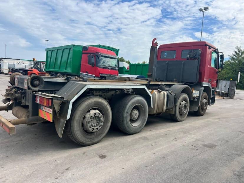 MERCEDES ACTROS 32.44 USATO SCARRABILE PNEUMATICO POSTERIORE 8X2 2+2 — foto 4 di 6