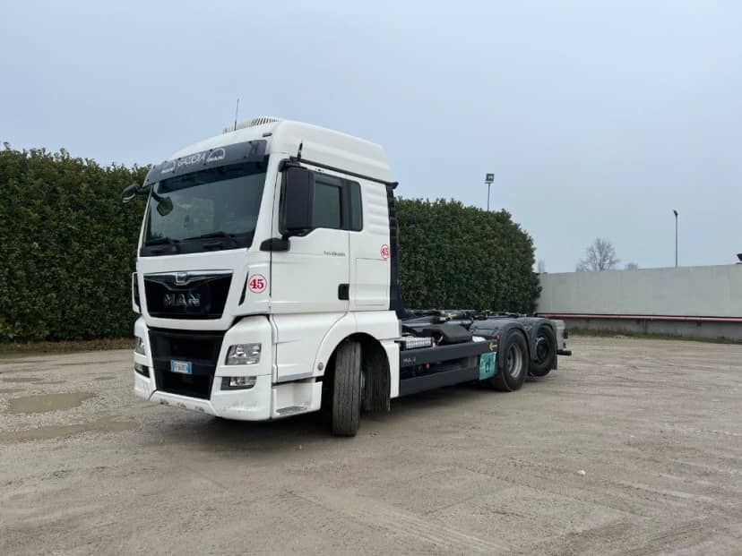 MAN TGX 26.500 USATO SCARRABILE PNEUMATICO POSTERIORE 6X2