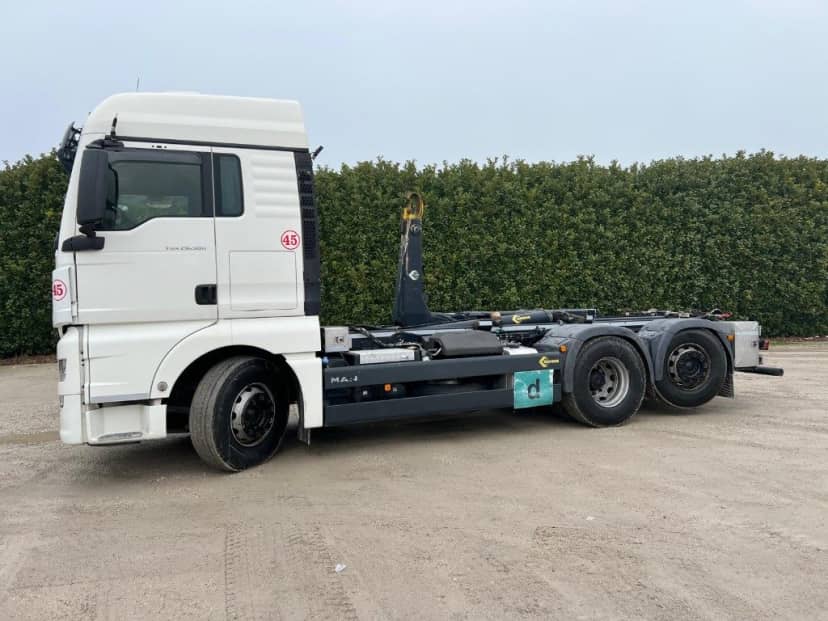 MAN TGX 26.500 USATO SCARRABILE PNEUMATICO POSTERIORE 6X2 — foto 2 di 8