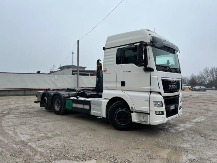 MAN TGX 26.500 USATO SCARRABILE PNEUMATICO POSTERIORE 6X2 — foto 7 di 8